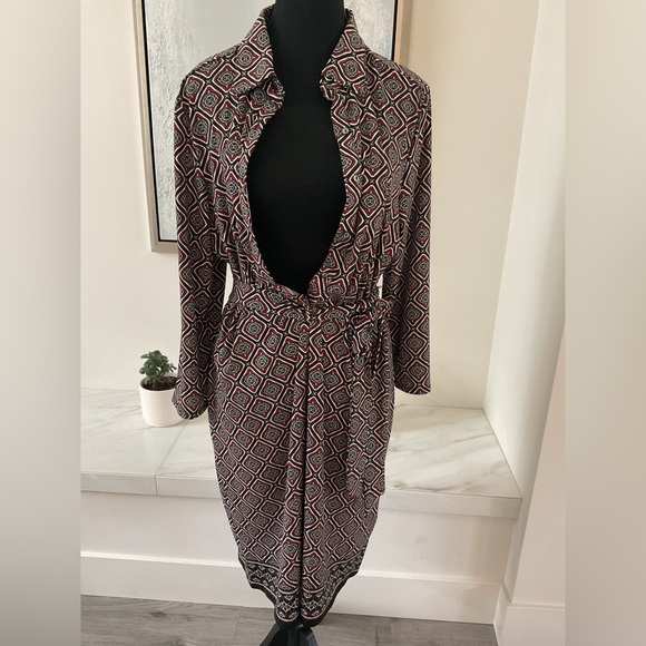 Max Studio Burgundy & Black Diamond Pattern Dress. - Picture 6 of 8